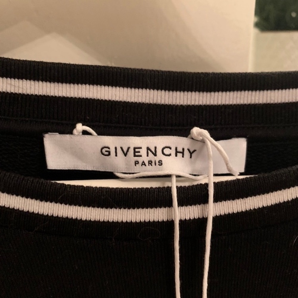 Givenchy sweater - Picture 2 of 3